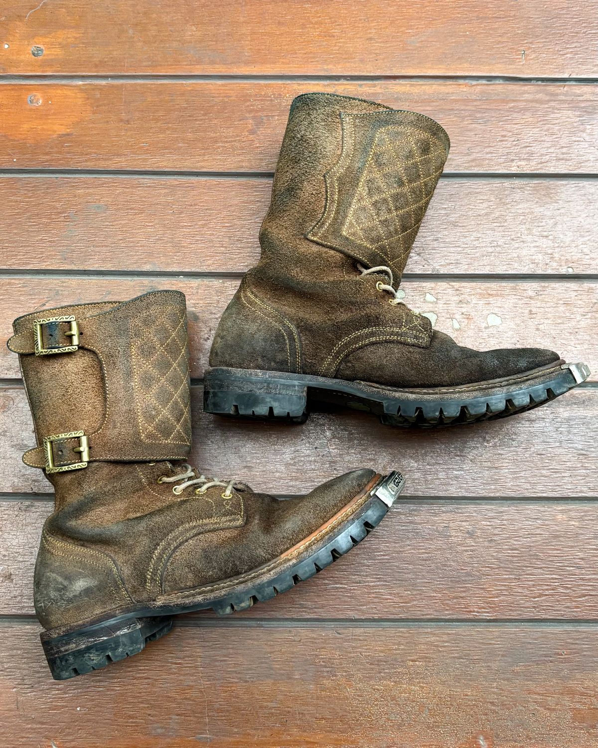 Photo by pungkymardhany on December 7, 2025 of the Fortis Boots Dust Rider in Wickett & Craig Russet Skirting.