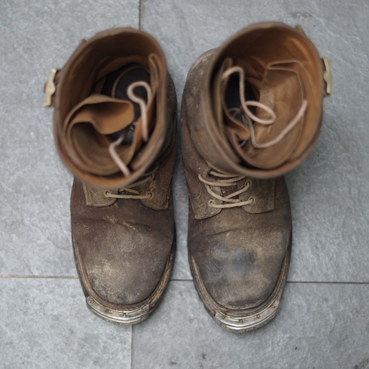 Photo by pungkymardhany on January 2, 2026 of the Fortis Boots Dust Rider in Wickett & Craig Russet Skirting.