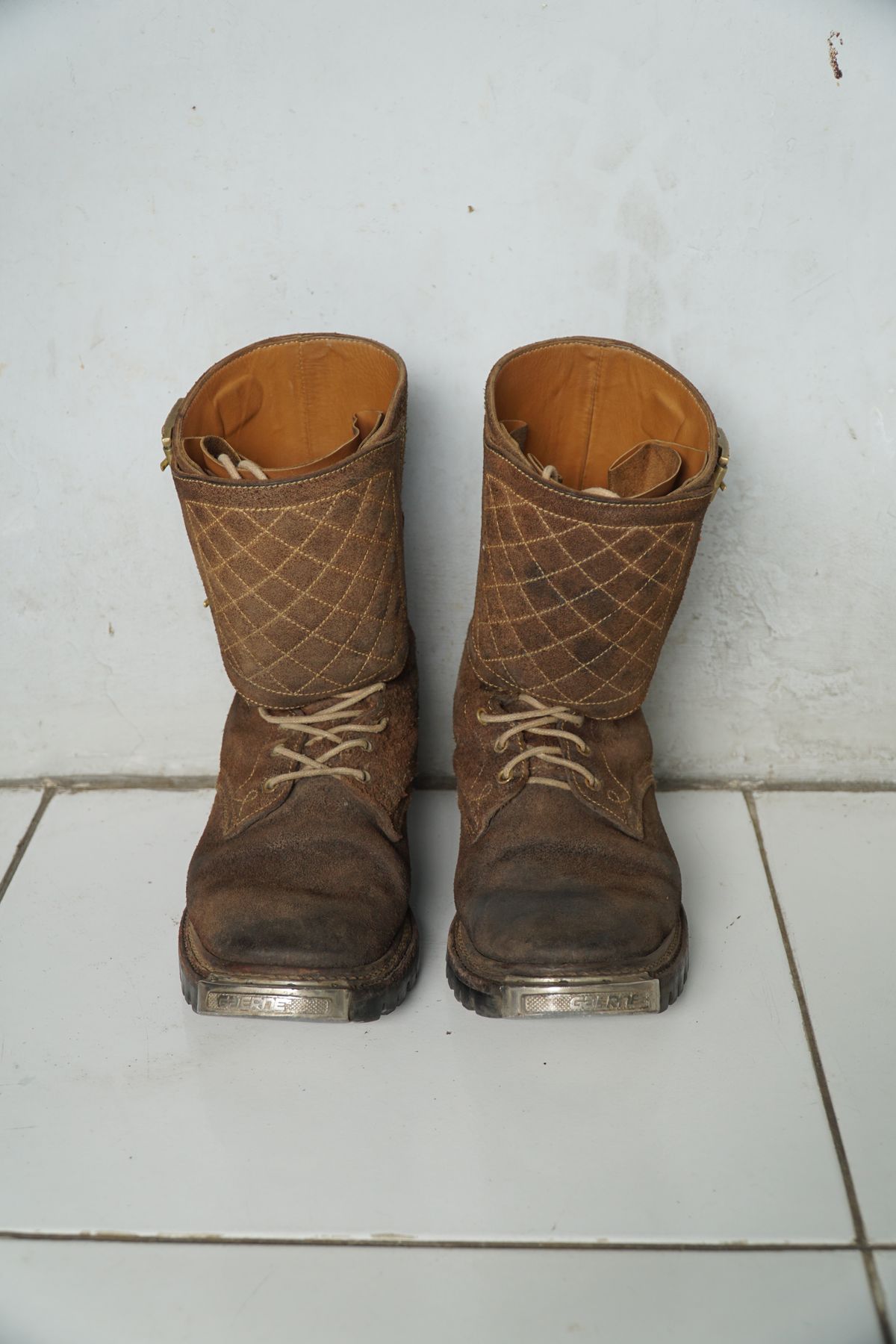 Photo by pungkymardhany on March 3, 2026 of the Fortis Boots Dust Rider in Wickett & Craig Russet Skirting.