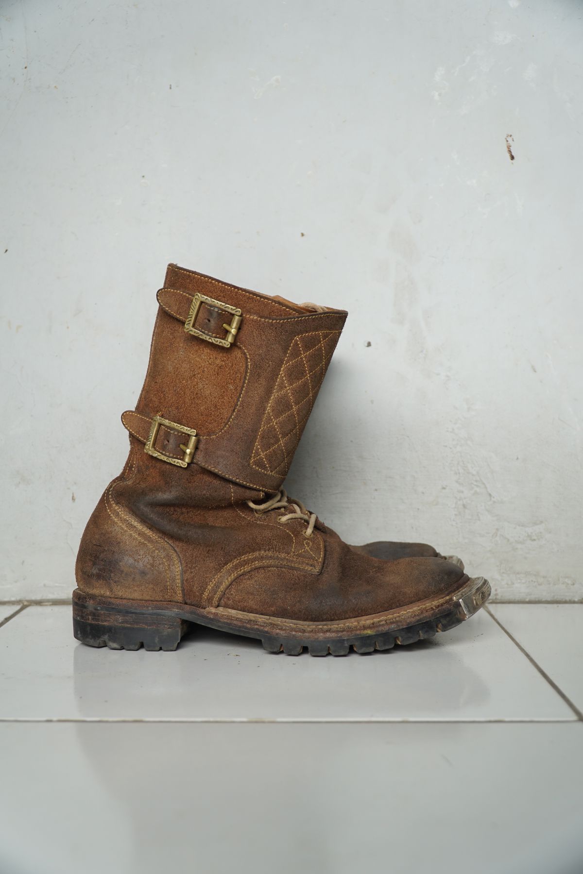 Photo by pungkymardhany on March 3, 2026 of the Fortis Boots Dust Rider in Wickett & Craig Russet Skirting.