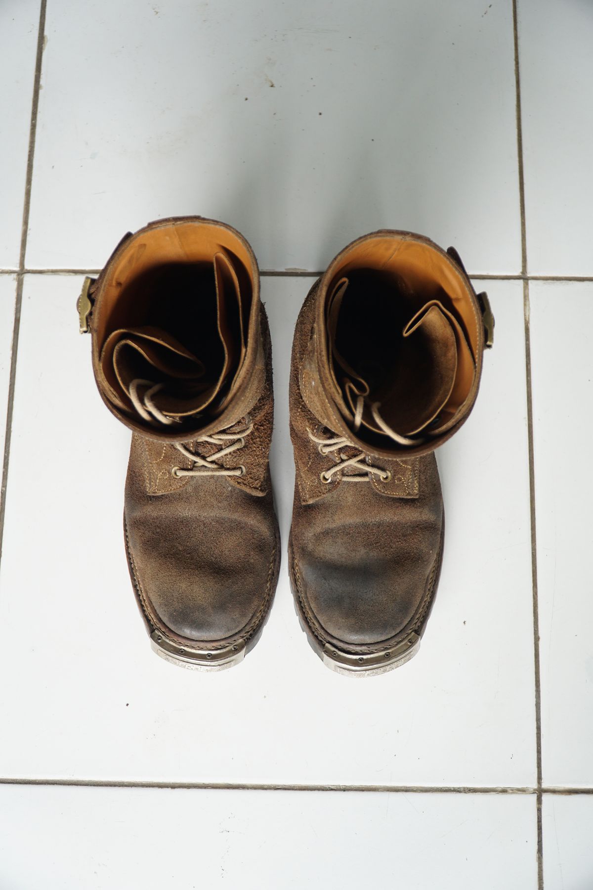 Photo by pungkymardhany on March 3, 2026 of the Fortis Boots Dust Rider in Wickett & Craig Russet Skirting.