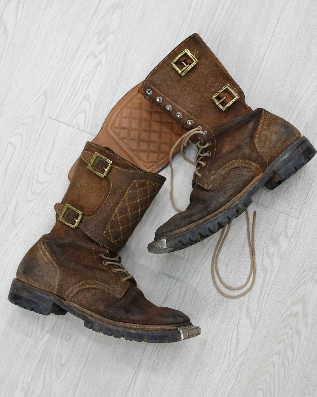 Photo by pungkymardhany on March 26, 2026 of the Fortis Boots Dust Rider in Wickett & Craig Russet Skirting.