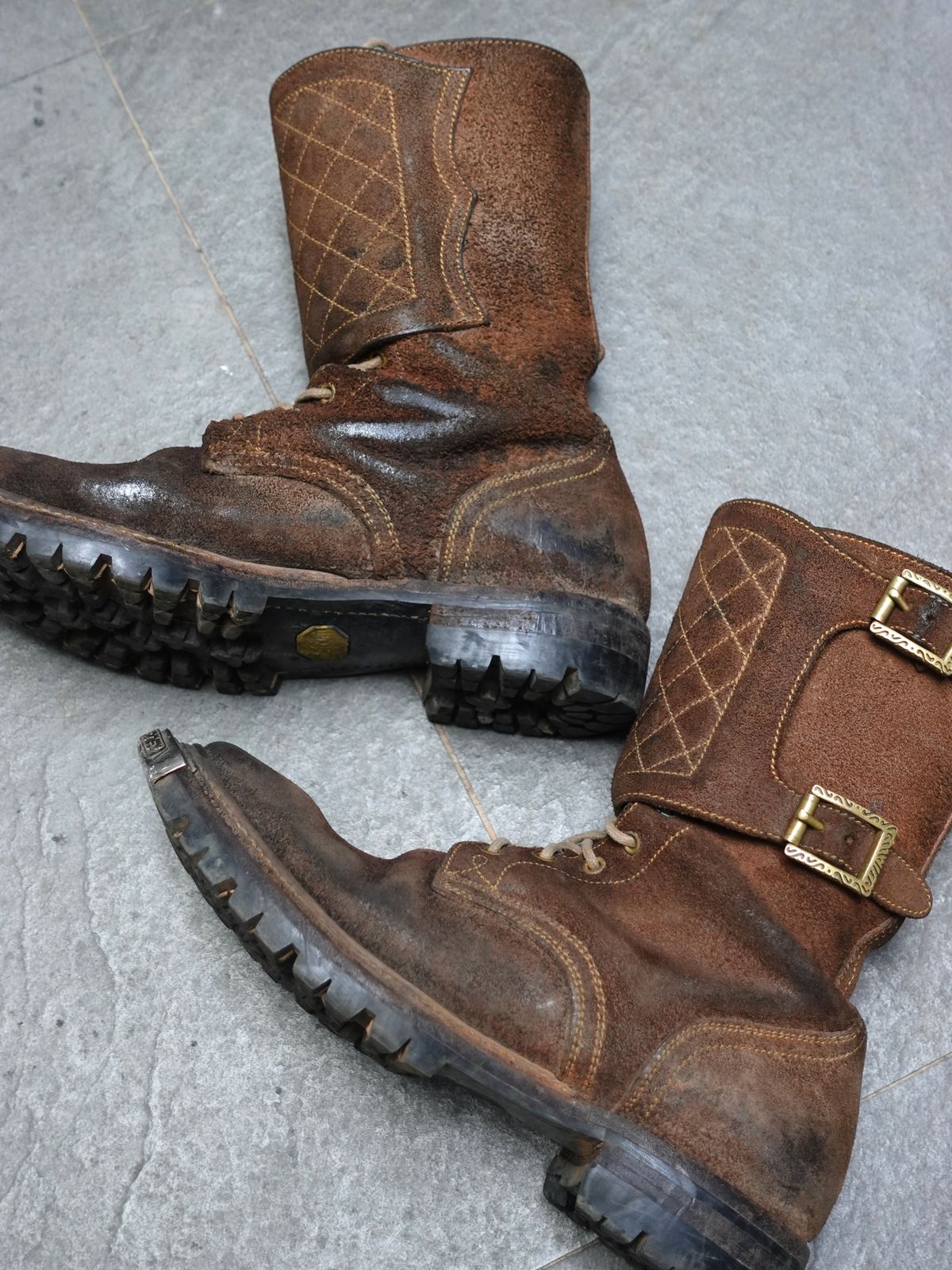 Photo by pungkymardhany on March 29, 2026 of the Fortis Boots Dust Rider in Wickett & Craig Russet Skirting.