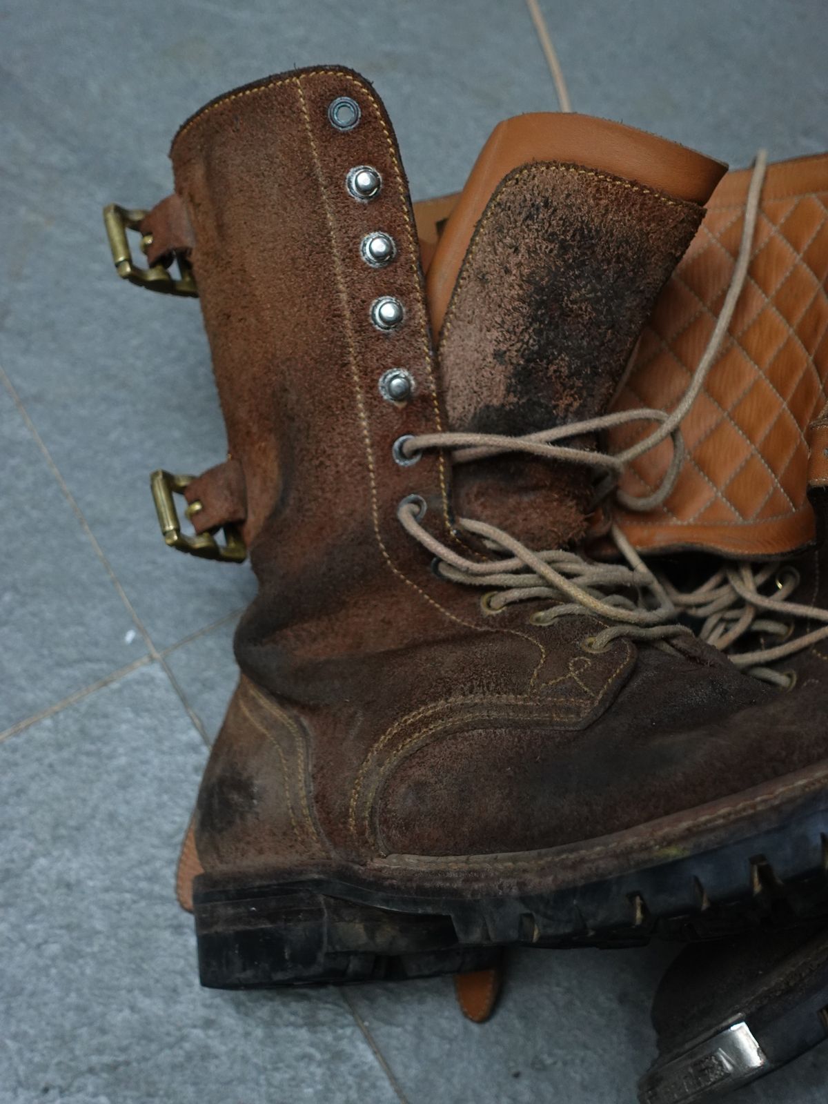 Photo by pungkymardhany on March 31, 2026 of the Fortis Boots Dust Rider in Wickett & Craig Russet Skirting.