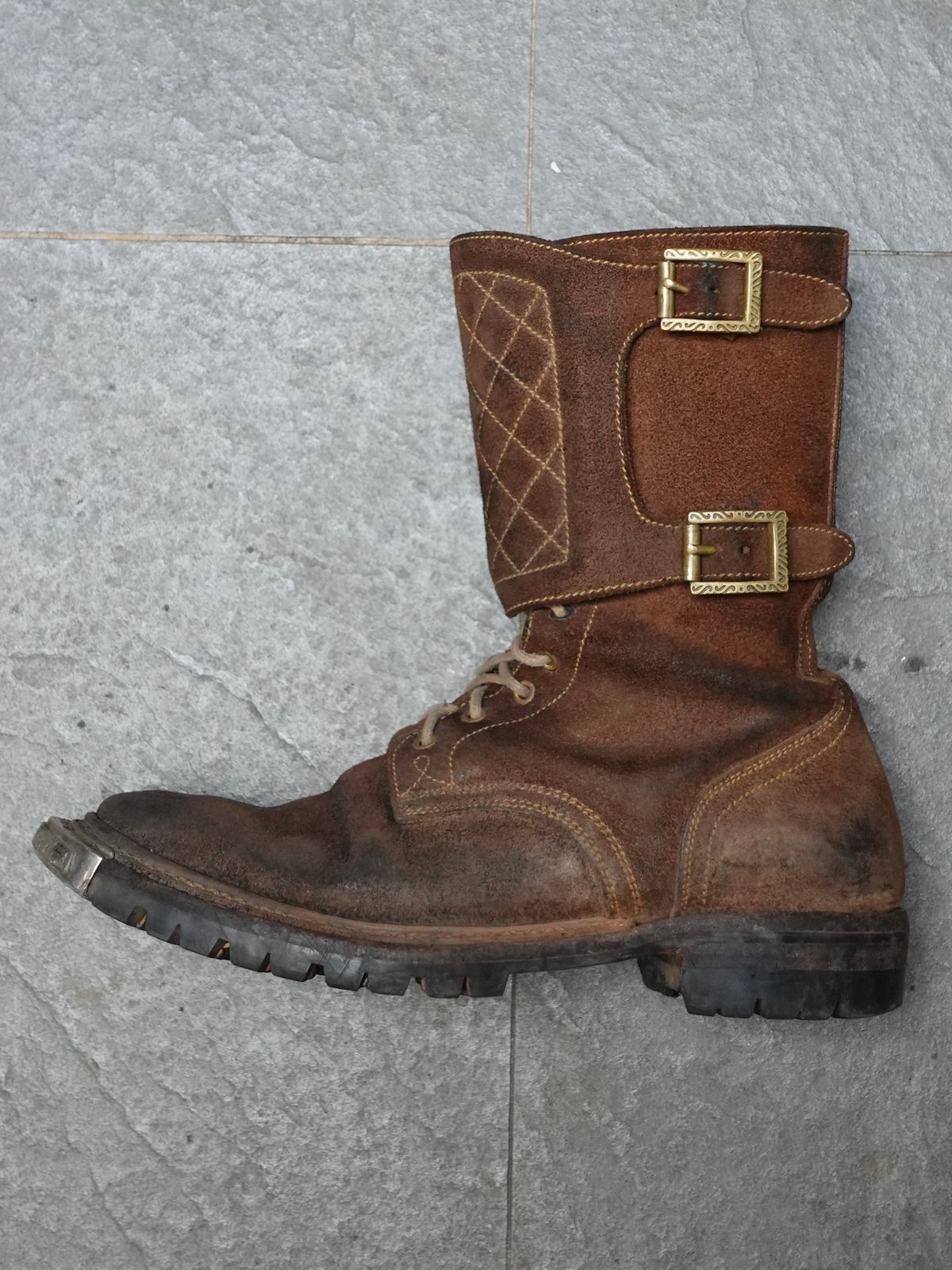 Photo by pungkymardhany on March 31, 2026 of the Fortis Boots Dust Rider in Wickett & Craig Russet Skirting.