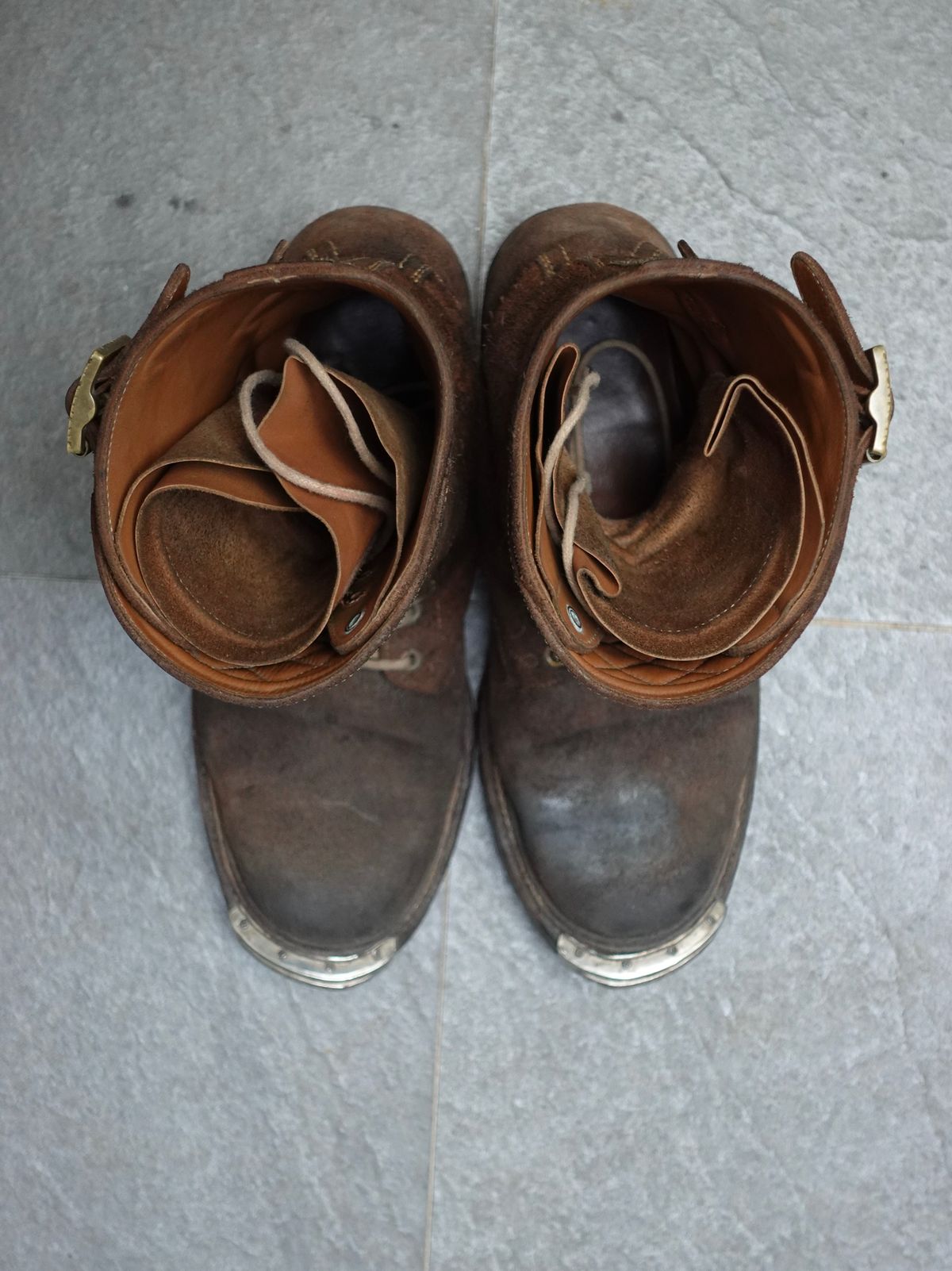 Photo by pungkymardhany on April 1, 2026 of the Fortis Boots Dust Rider in Wickett & Craig Russet Skirting.