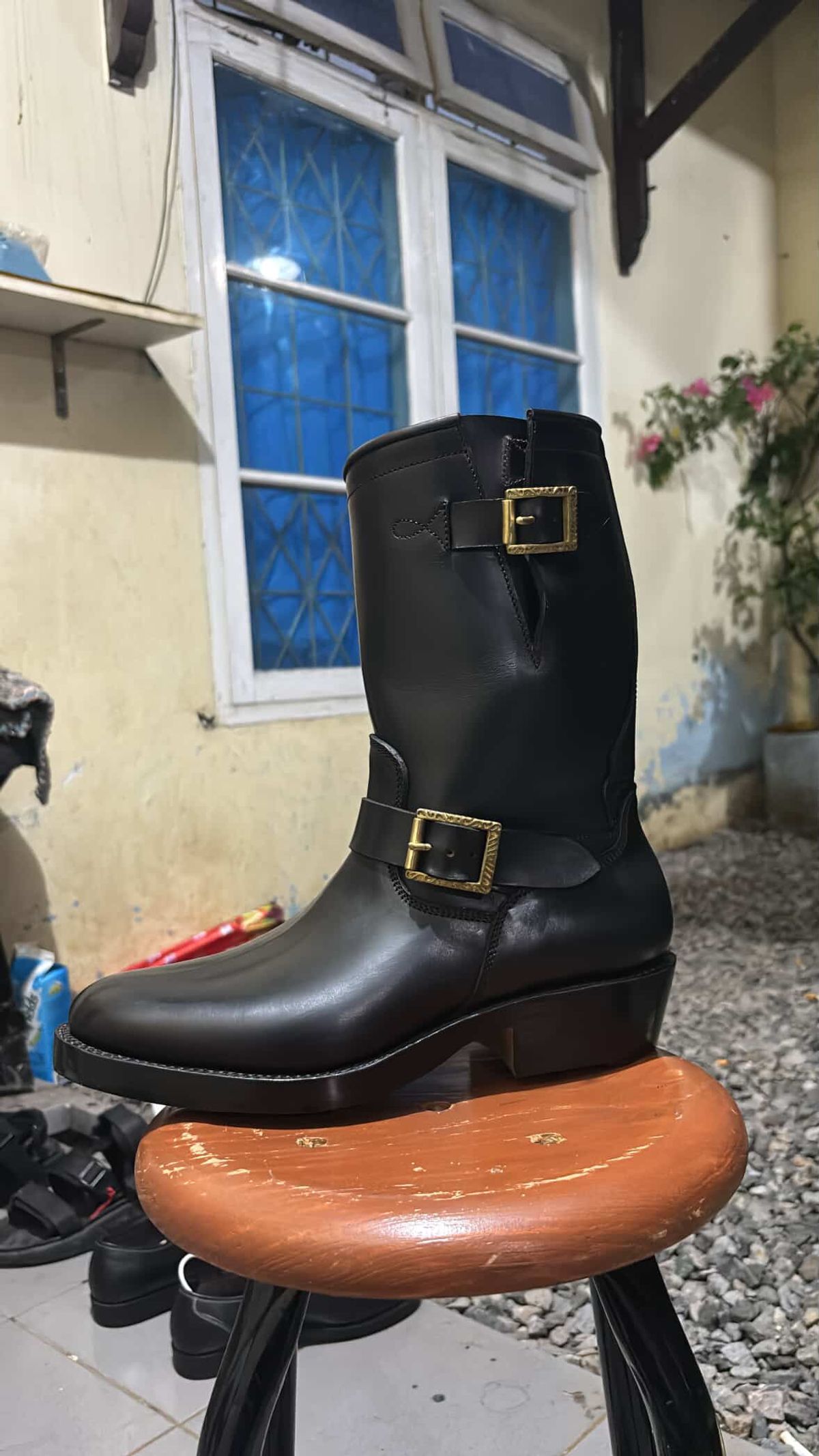 Photo by pungkymardhany on June 5, 2025 of the Fortis Boots Yudistira Engineer Boots in Indonesian Black Teacore.