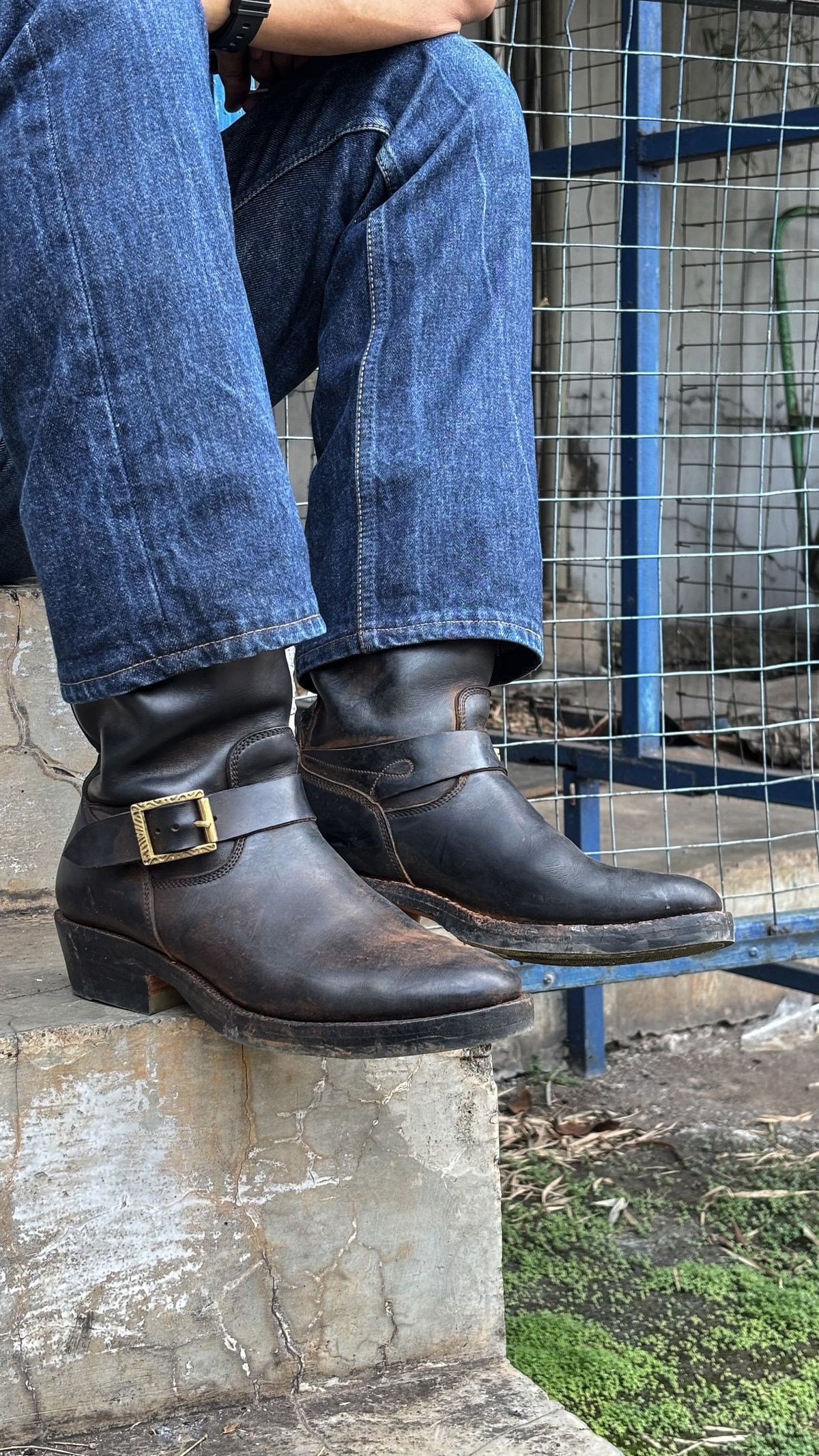 Photo by pungkymardhany on June 6, 2025 of the Fortis Boots Yudistira Engineer Boots in Indonesian Black Teacore.