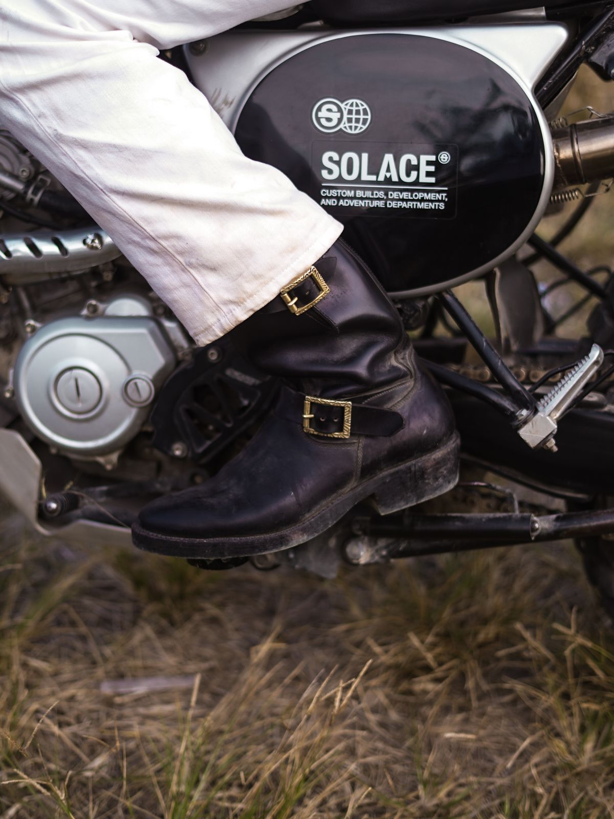 Photo by pungkymardhany on June 19, 2025 of the Fortis Boots Yudistira Engineer Boots in Indonesian Black Teacore.