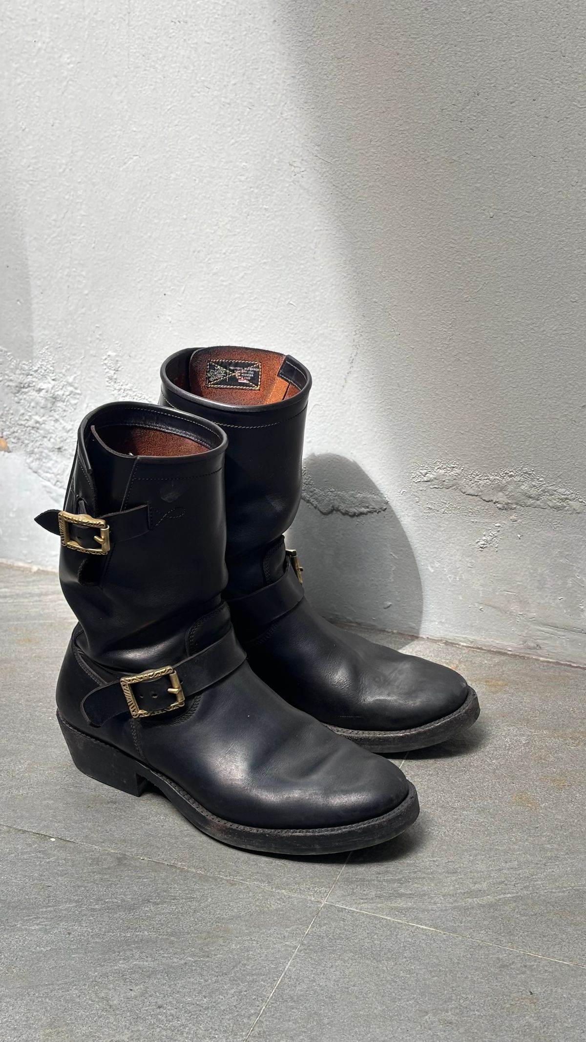 Photo by pungkymardhany on July 4, 2025 of the Fortis Boots Yudistira Engineer Boots in Indonesian Black Teacore.