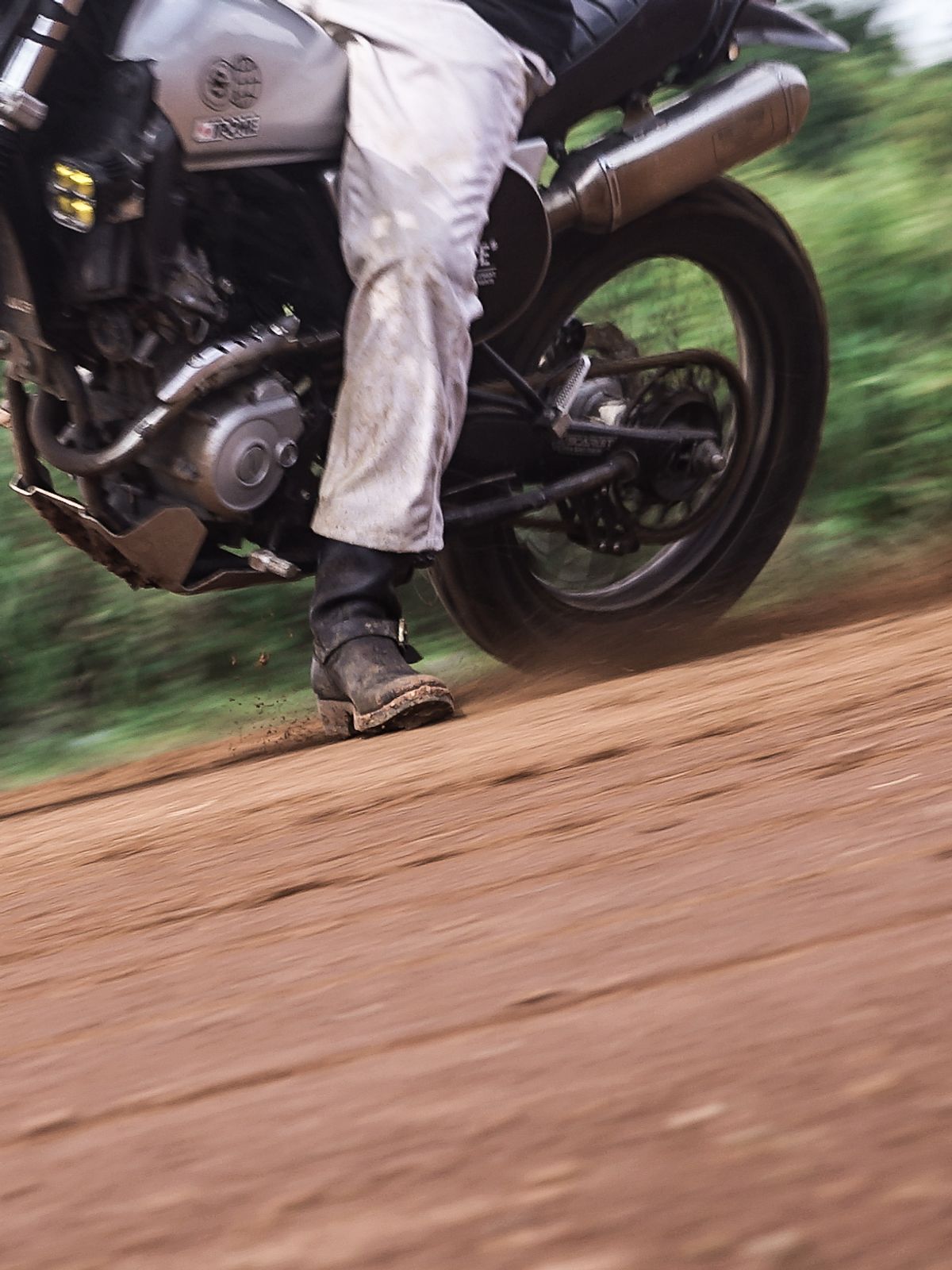 Photo by pungkymardhany on July 6, 2025 of the Fortis Boots Yudistira Engineer Boots in Indonesian Black Teacore.