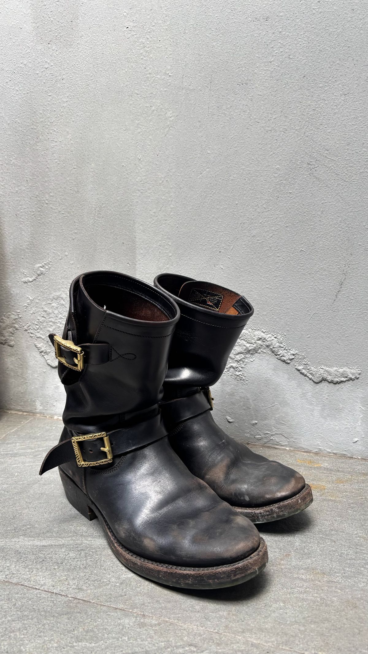 Photo by pungkymardhany on August 14, 2025 of the Fortis Boots Yudistira Engineer Boots in Indonesian Black Teacore.