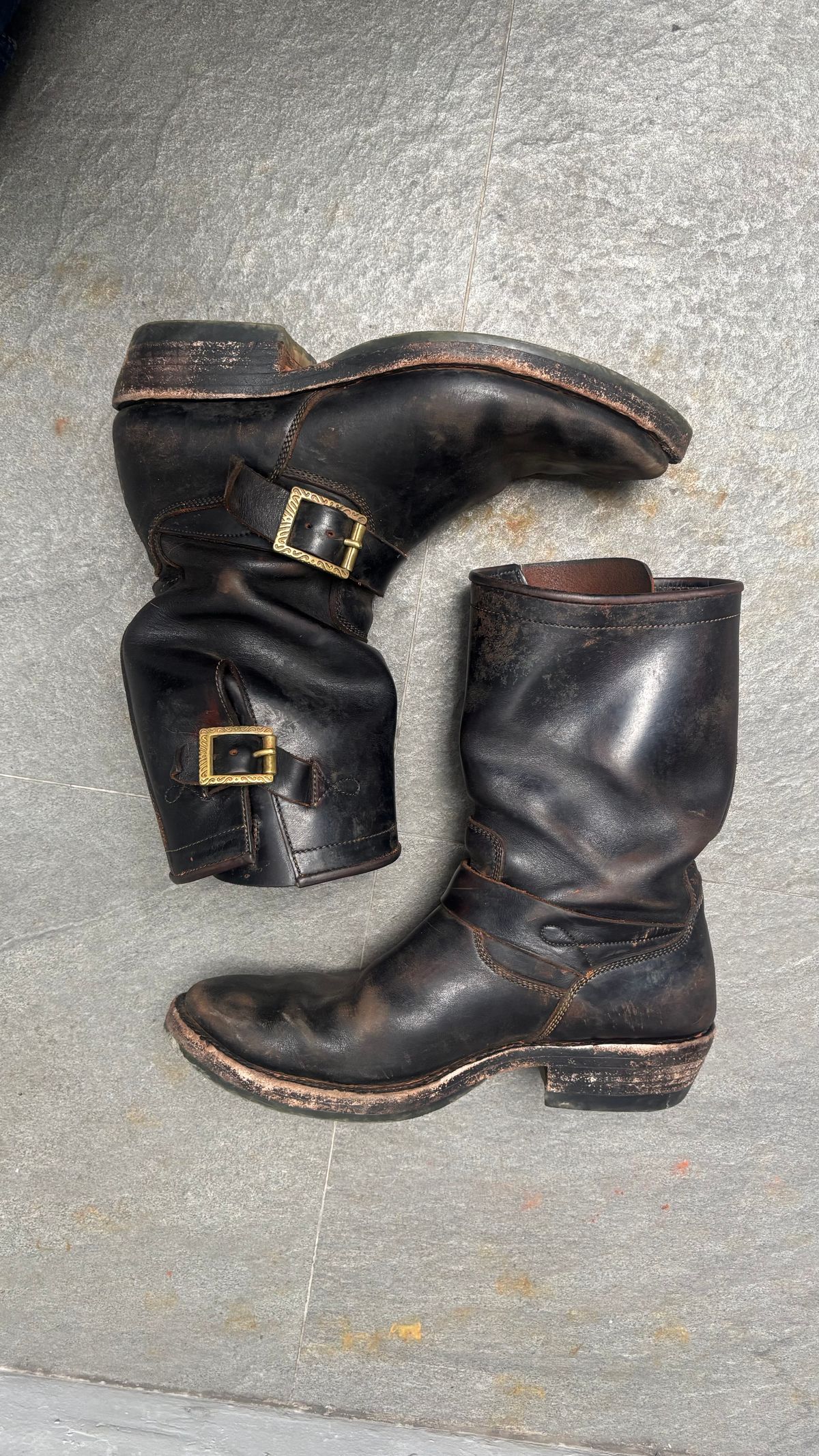 Photo by pungkymardhany on September 18, 2025 of the Fortis Boots Yudistira Engineer Boots in Indonesian Black Teacore.