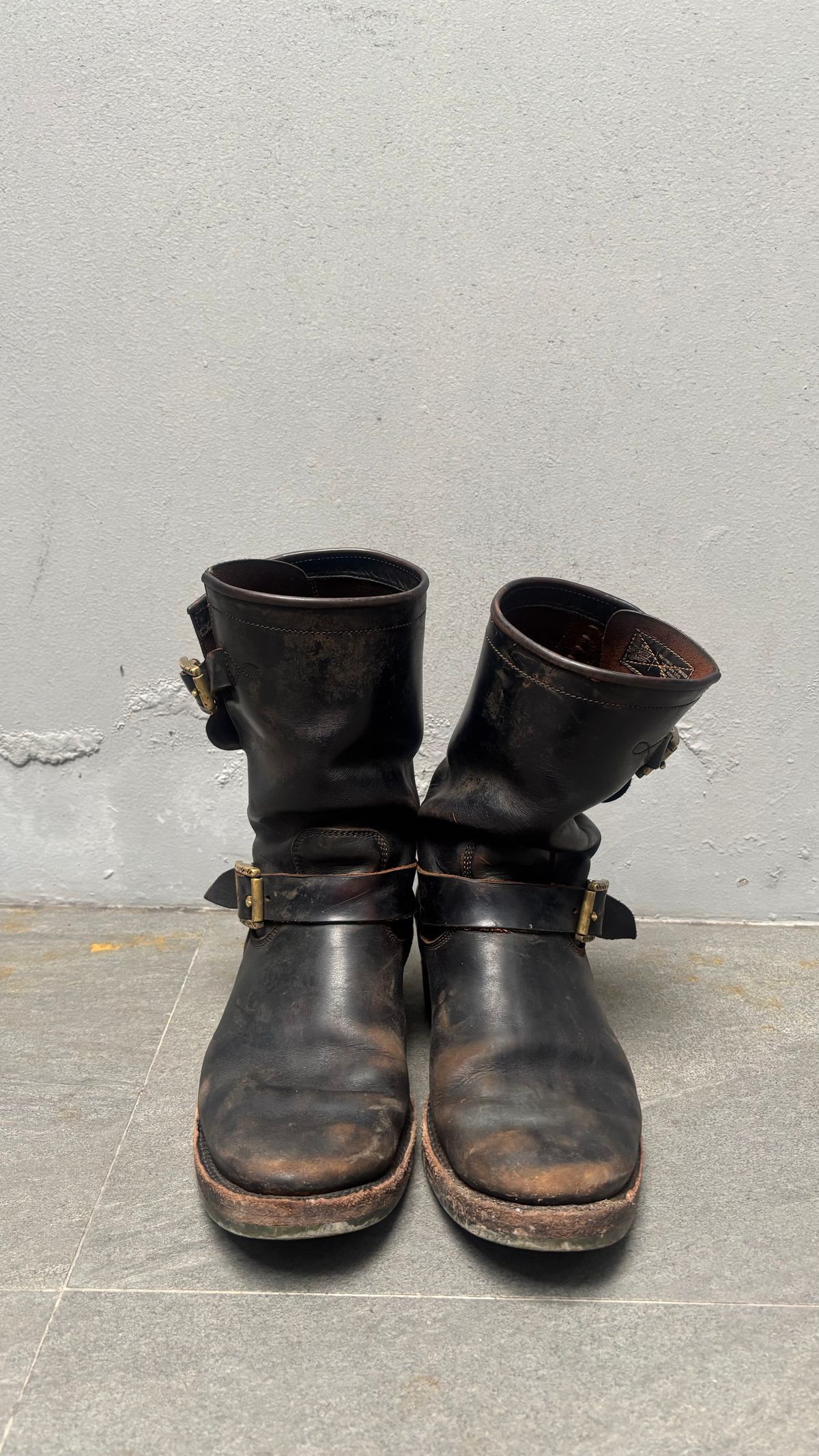 Photo by pungkymardhany on September 18, 2025 of the Fortis Boots Yudistira Engineer Boots in Indonesian Black Teacore.