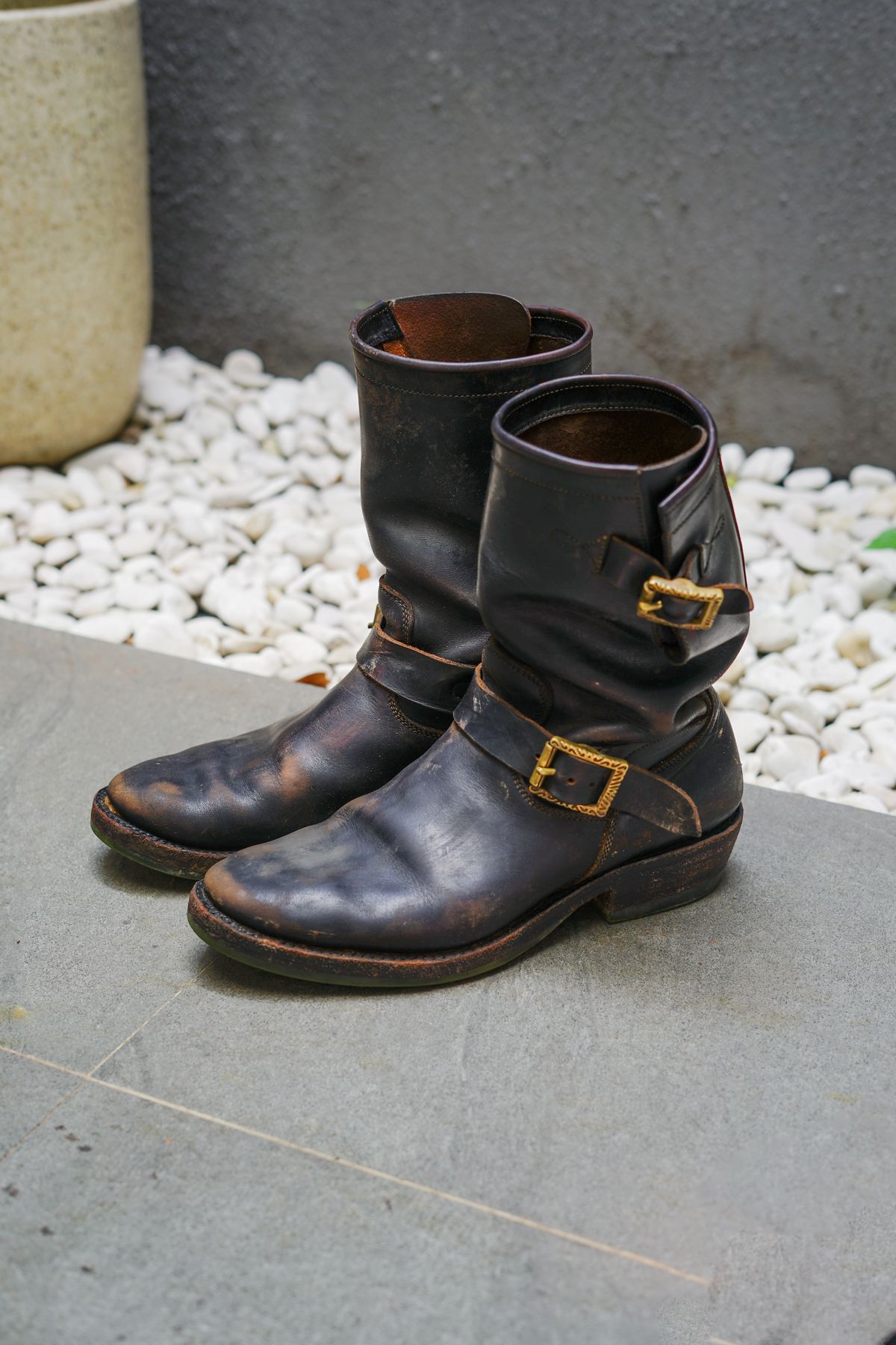 Photo by pungkymardhany on September 21, 2025 of the Fortis Boots Yudistira Engineer Boots in Indonesian Black Teacore.