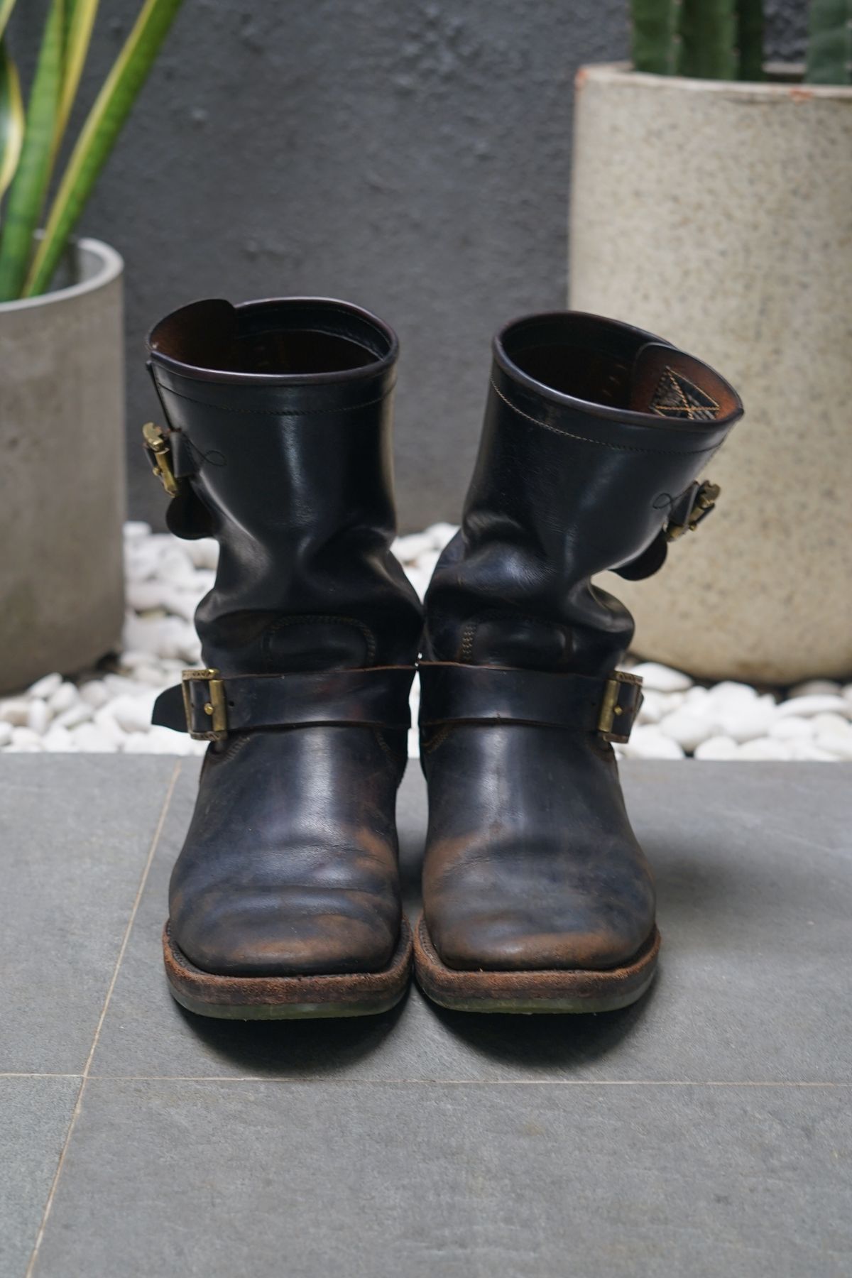 Photo by pungkymardhany on October 2, 2025 of the Fortis Boots Yudistira Engineer Boots in Indonesian Black Teacore.