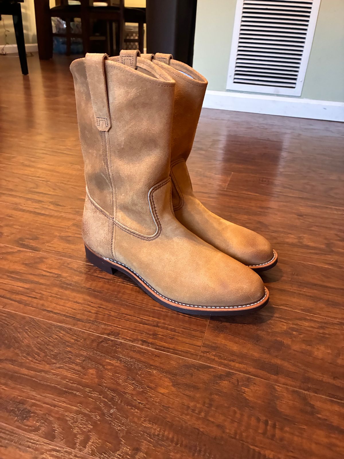 Photo by ARiv on September 29, 2025 of the Redwing 8060 in S.B. Foot Hawthorne Muleskinner.