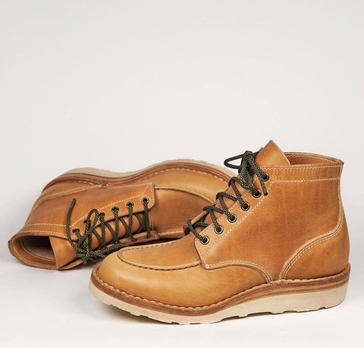 Photo by 3birdleatherco on February 6, 2024 of the Bob Henderson Handmade boots Standard Moc Toe in Horween Blonde Dublin.