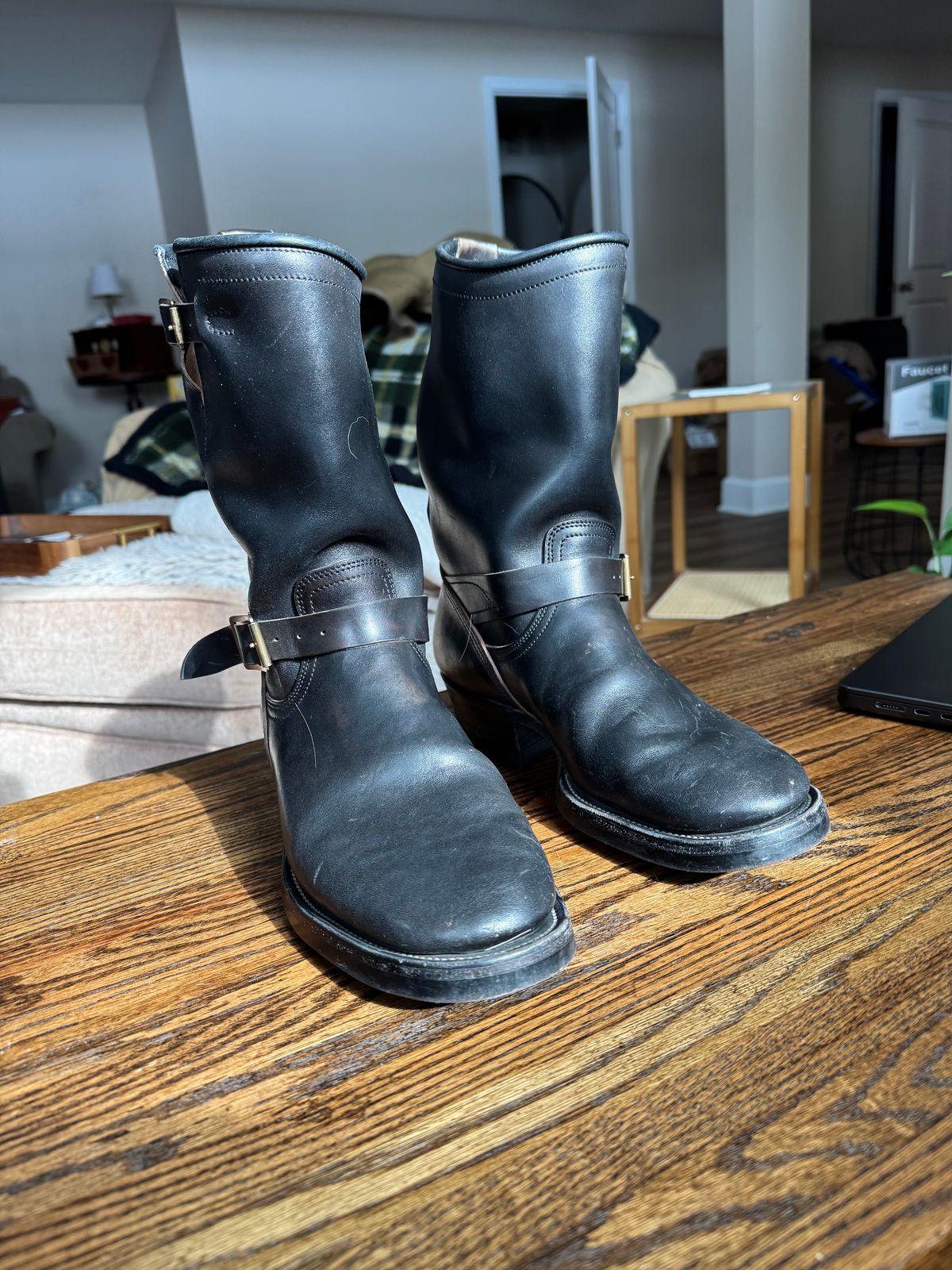 Photo by lrodeffer on January 28, 2026 of the Unsung House U22-2 Engineers in Maryam Toscanello Horsebutt Overdyed Black.