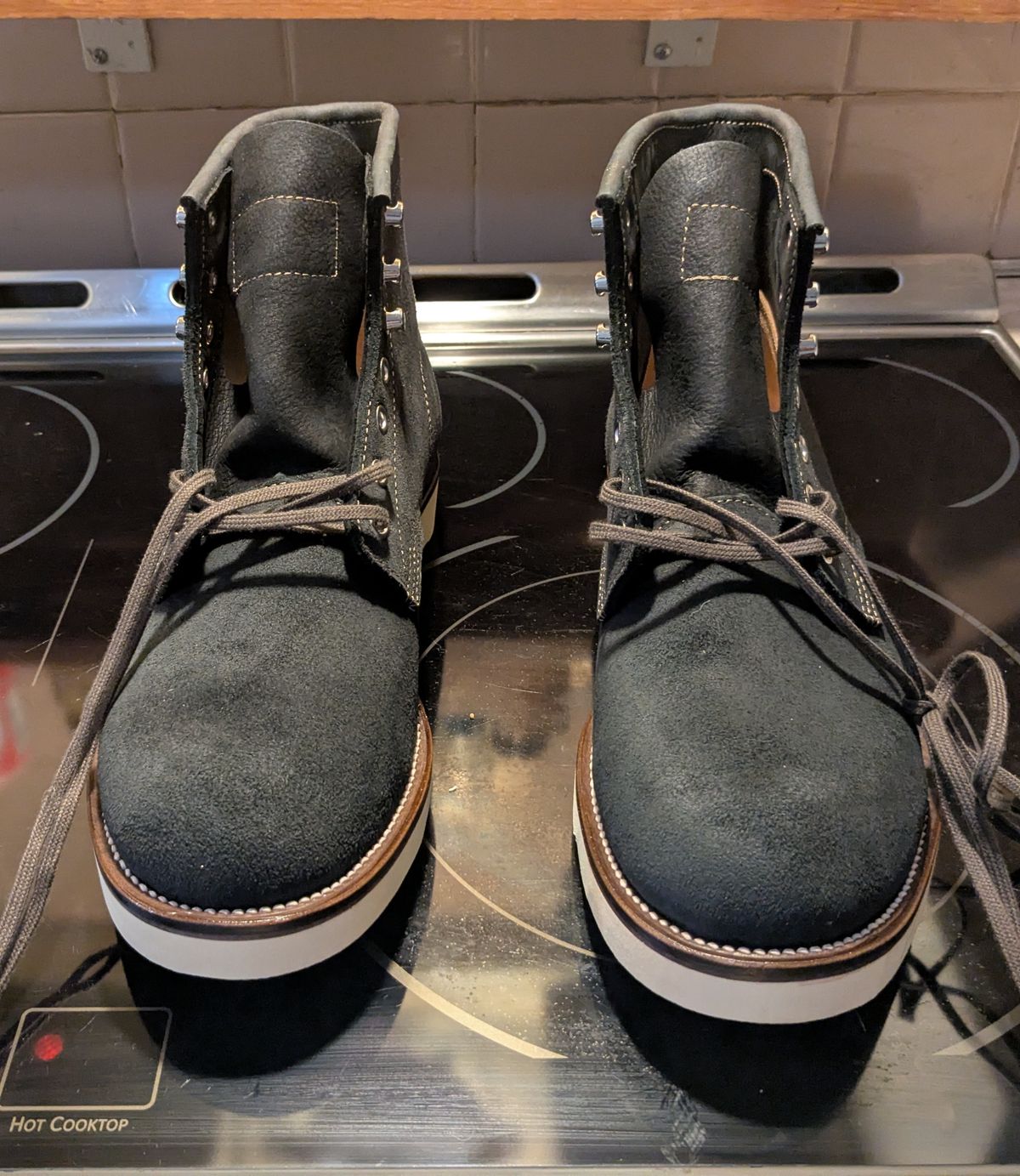 Photo by albone on June 3, 2026 of the Luos Jiet City Railway Boot in Black Grain Cowhide Reverse (Short Hair).