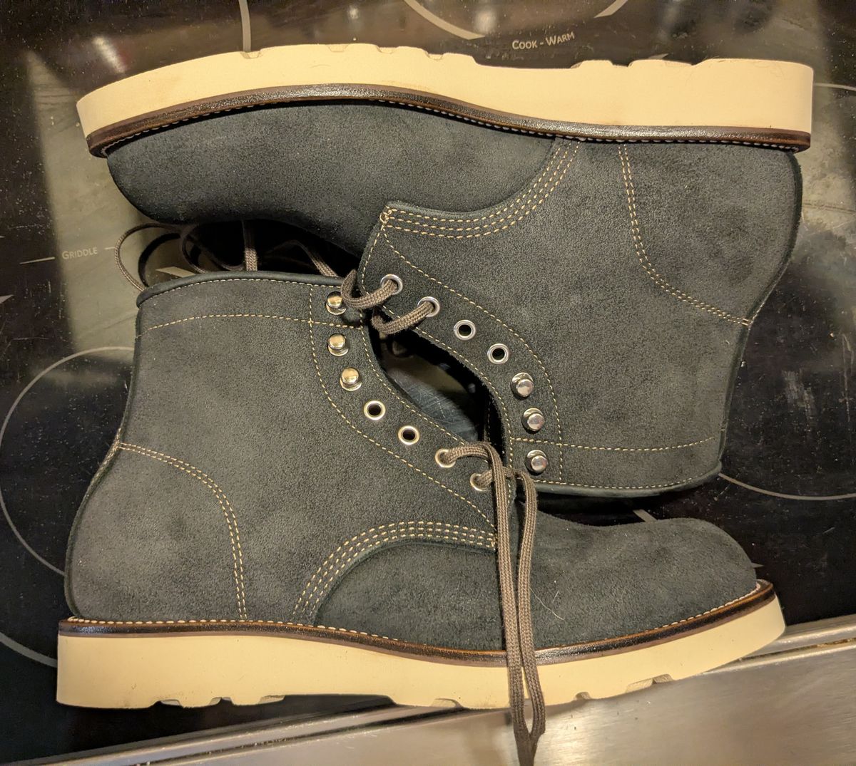 Photo by albone on June 3, 2026 of the Luos Jiet City Railway Boot in Black Grain Cowhide Reverse (Short Hair).