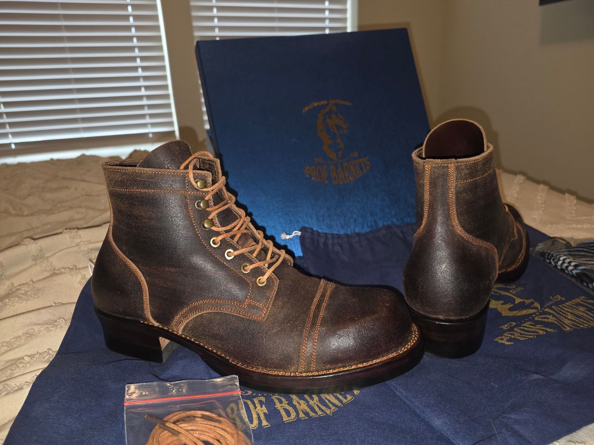 Photo by bluedevilish on August 28, 2025 of the Prof Barnets Bulky Cap Toe Boots in Horween Dark Brown Waxed Flesh.