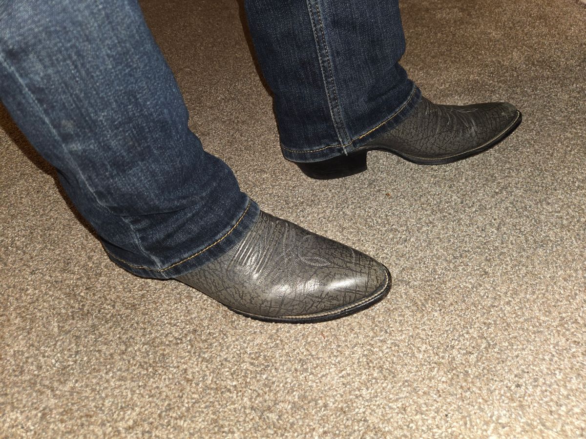 Photo by Jackpot_Johnson on May 22, 2026 of the Justin 9044 in Cowhide.