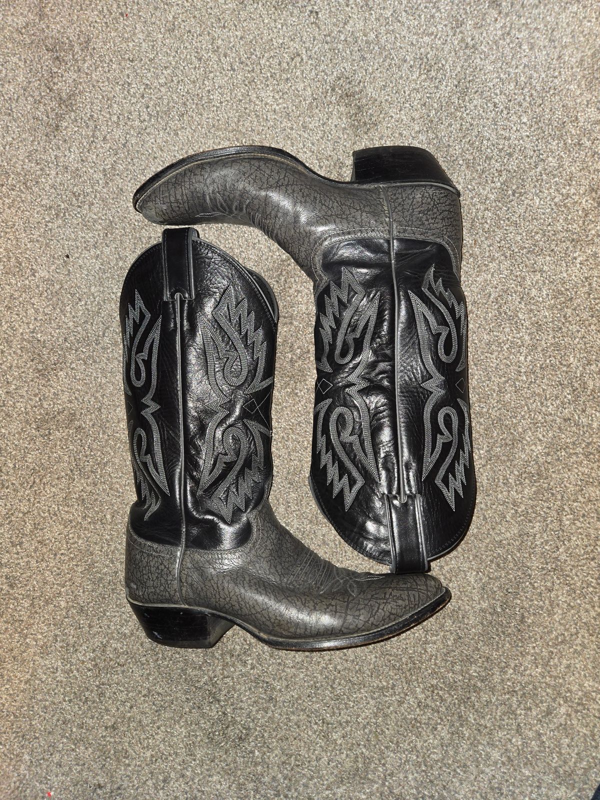 Photo by Jackpot_Johnson on May 22, 2026 of the Justin 9044 in Cowhide.