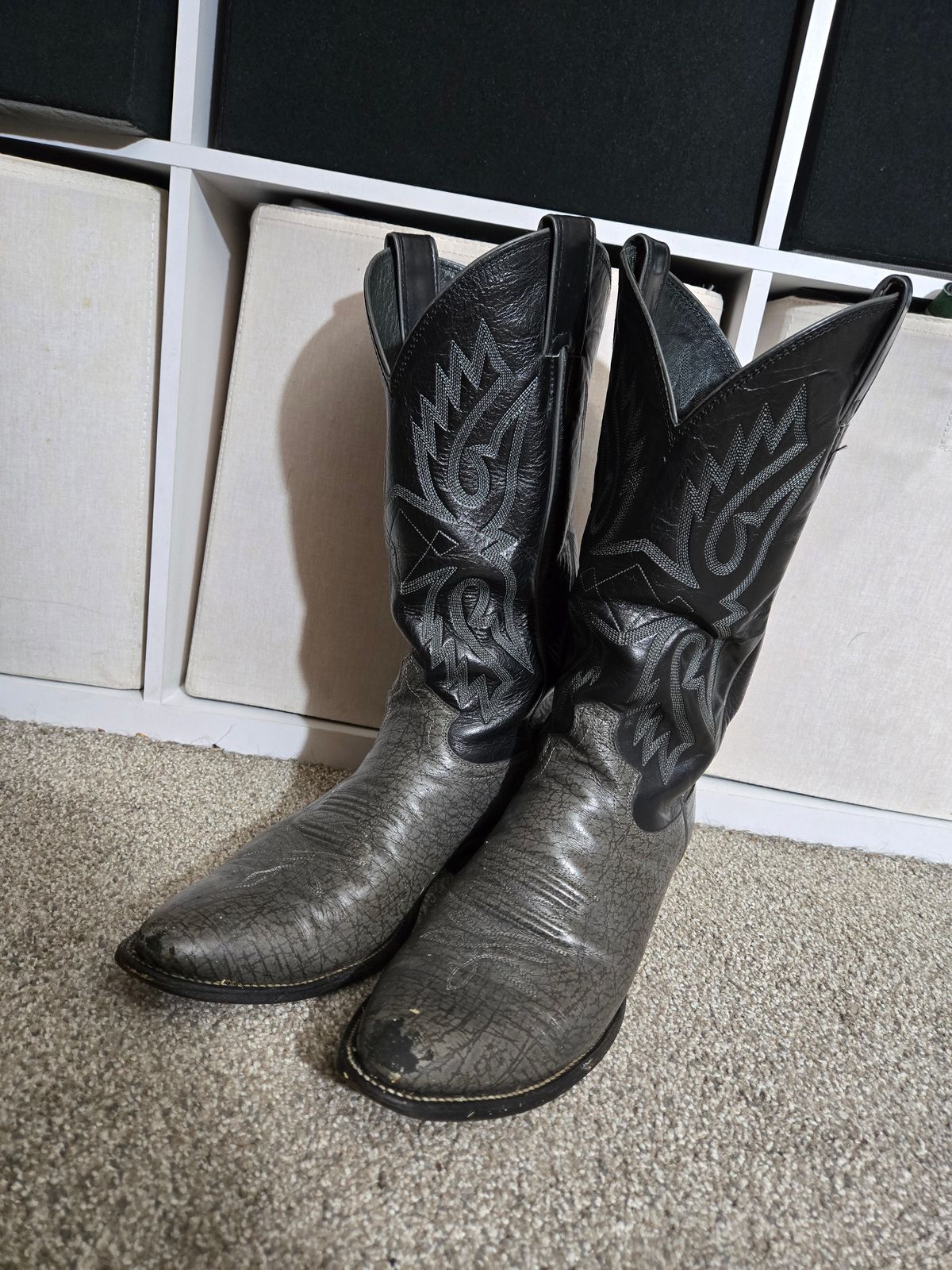 Photo by Jackpot_Johnson on June 18, 2026 of the Justin 9044 in Cowhide.