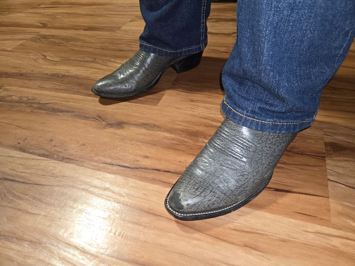 Photo by Jackpot_Johnson on July 2, 2026 of the Justin 9044 in Cowhide.