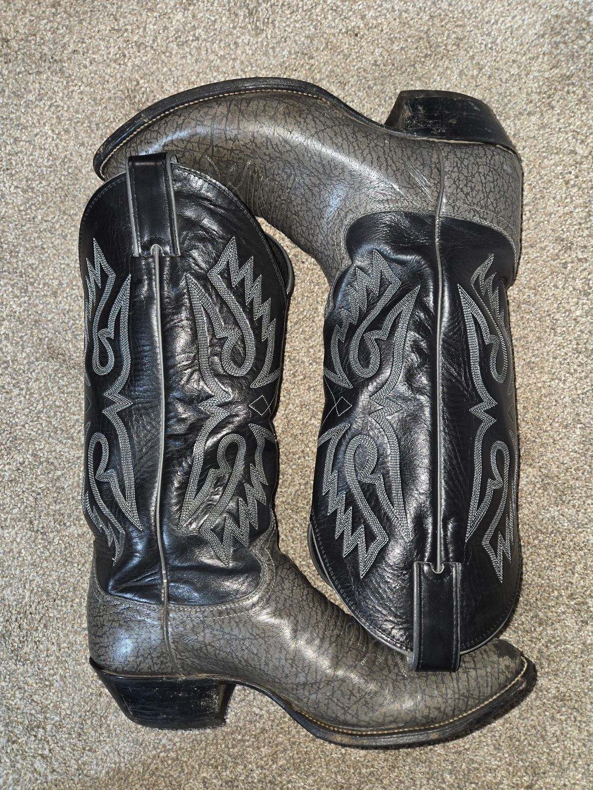 Photo by Jackpot_Johnson on July 2, 2026 of the Justin 9044 in Cowhide.