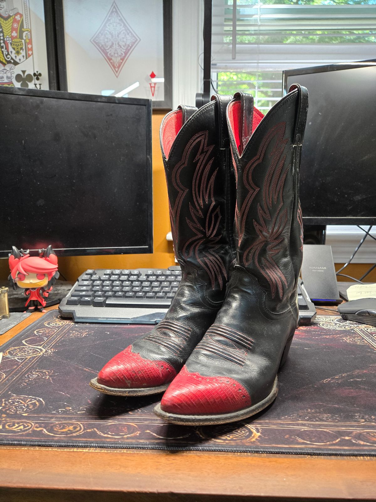 Photo by Jackpot_Johnson on June 19, 2026 of the Justin 4014 in Cowhide & Lizard.
