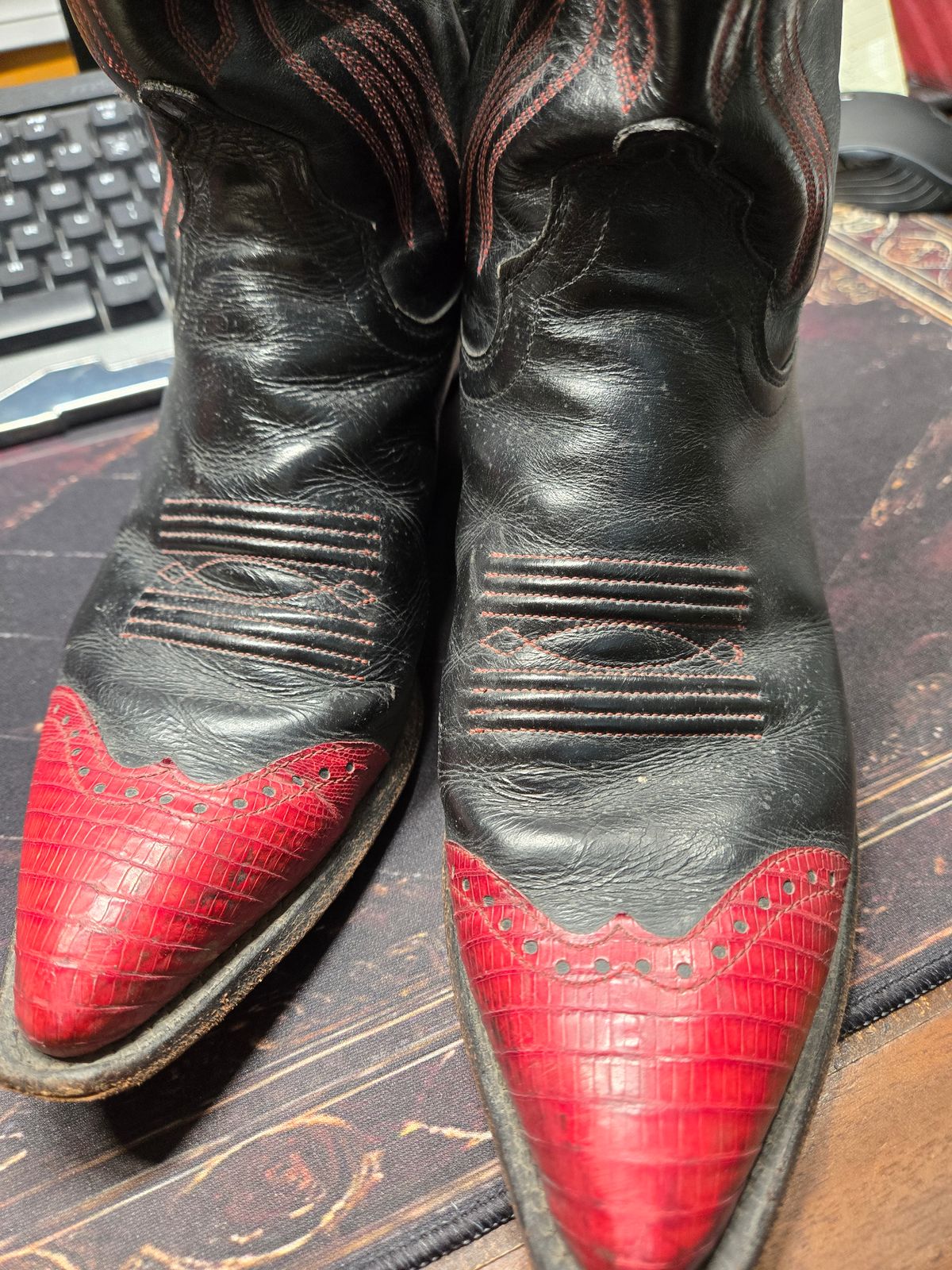 Photo by Jackpot_Johnson on June 19, 2026 of the Justin 4014 in Cowhide & Lizard.