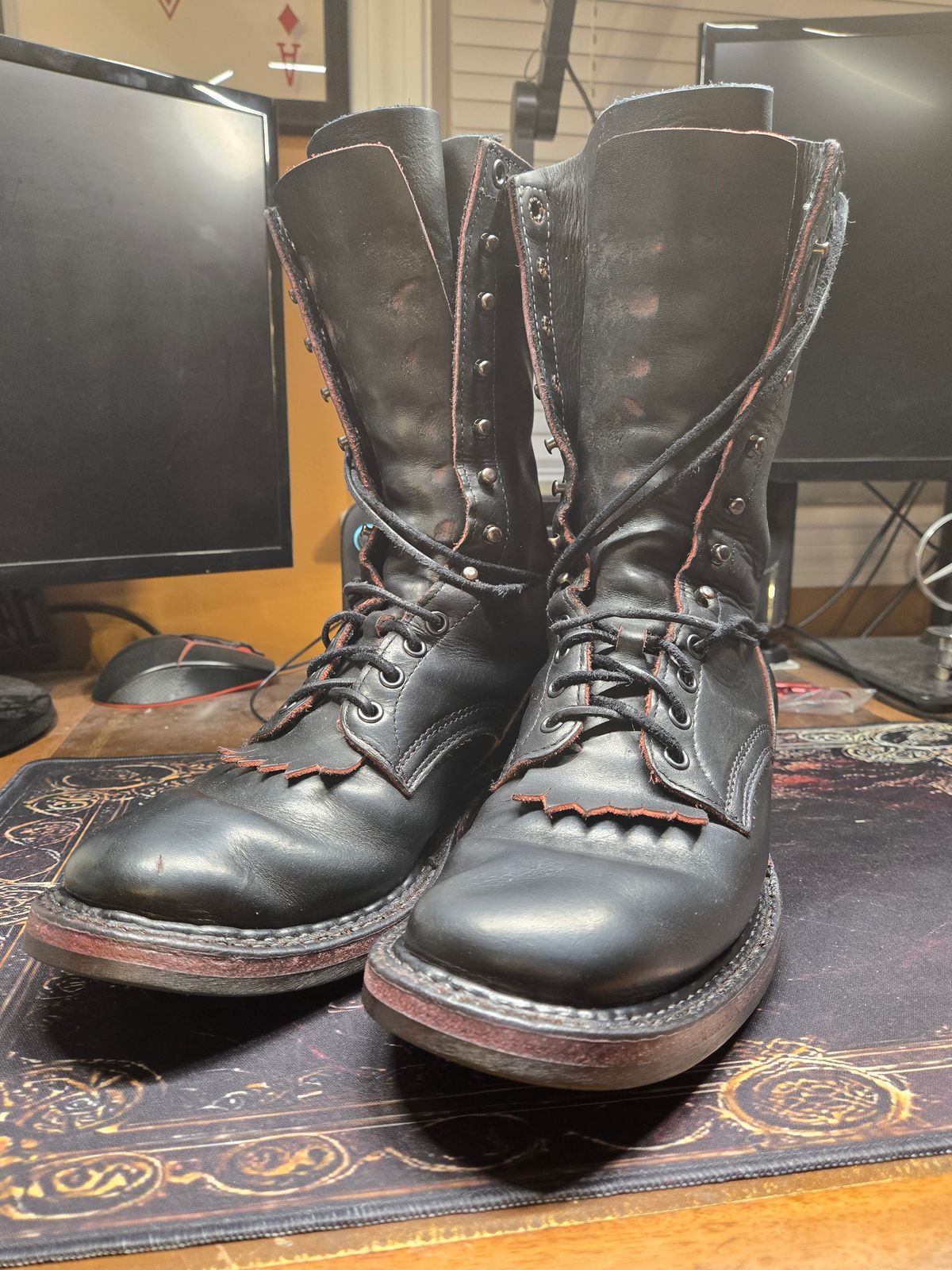 Photo by Jackpot_Johnson on March 10, 2026 of the White's White's / x Rose Anvil Drifter 3.0 in Rose Anvil / Seidel Bloodcore.