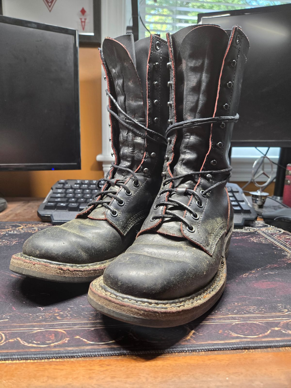 Photo by Jackpot_Johnson on May 16, 2026 of the White's White's / x Rose Anvil Drifter 3.0 in Rose Anvil / Seidel Bloodcore.