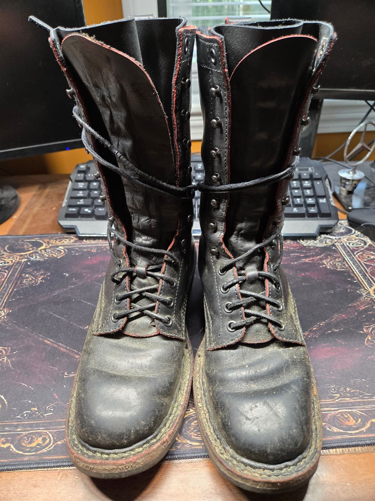 Photo by Jackpot_Johnson on May 16, 2026 of the White's White's / x Rose Anvil Drifter 3.0 in Rose Anvil / Seidel Bloodcore.