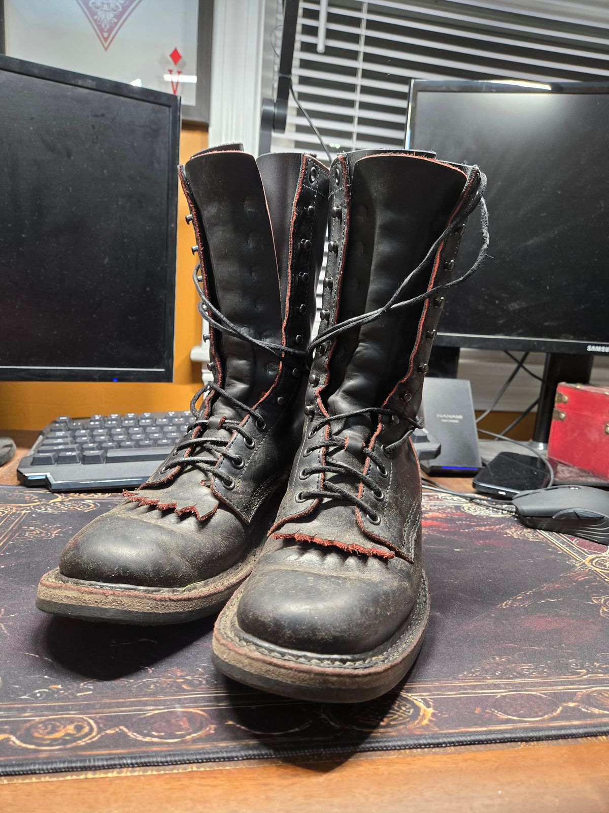 Photo by Jackpot_Johnson on June 15, 2026 of the White's White's / x Rose Anvil Drifter 3.0 in Rose Anvil / Seidel Bloodcore.