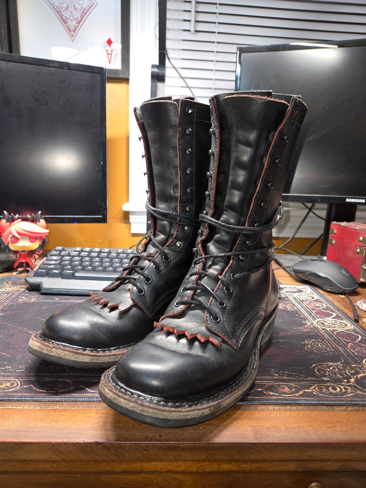 Photo by Jackpot_Johnson on July 2, 2026 of the White's White's / x Rose Anvil Drifter 3.0 in Rose Anvil / Seidel Bloodcore.