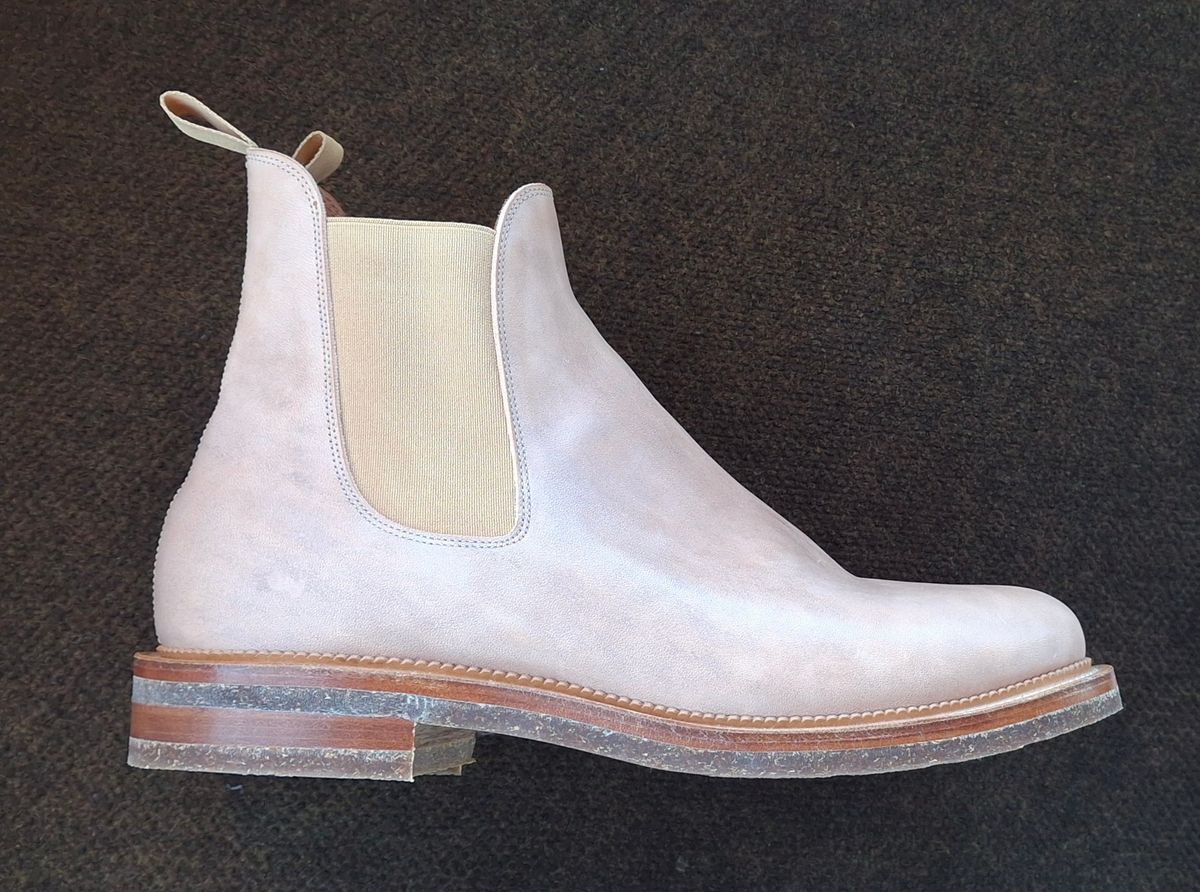 Photo by Mark on October 29, 2024 of the Viberg Chelsea in Conceria 800 Champagne Washed Vachetta.