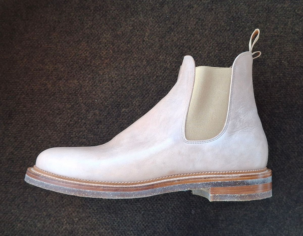 Photo by Mark on October 29, 2024 of the Viberg Chelsea in Conceria 800 Champagne Washed Vachetta.