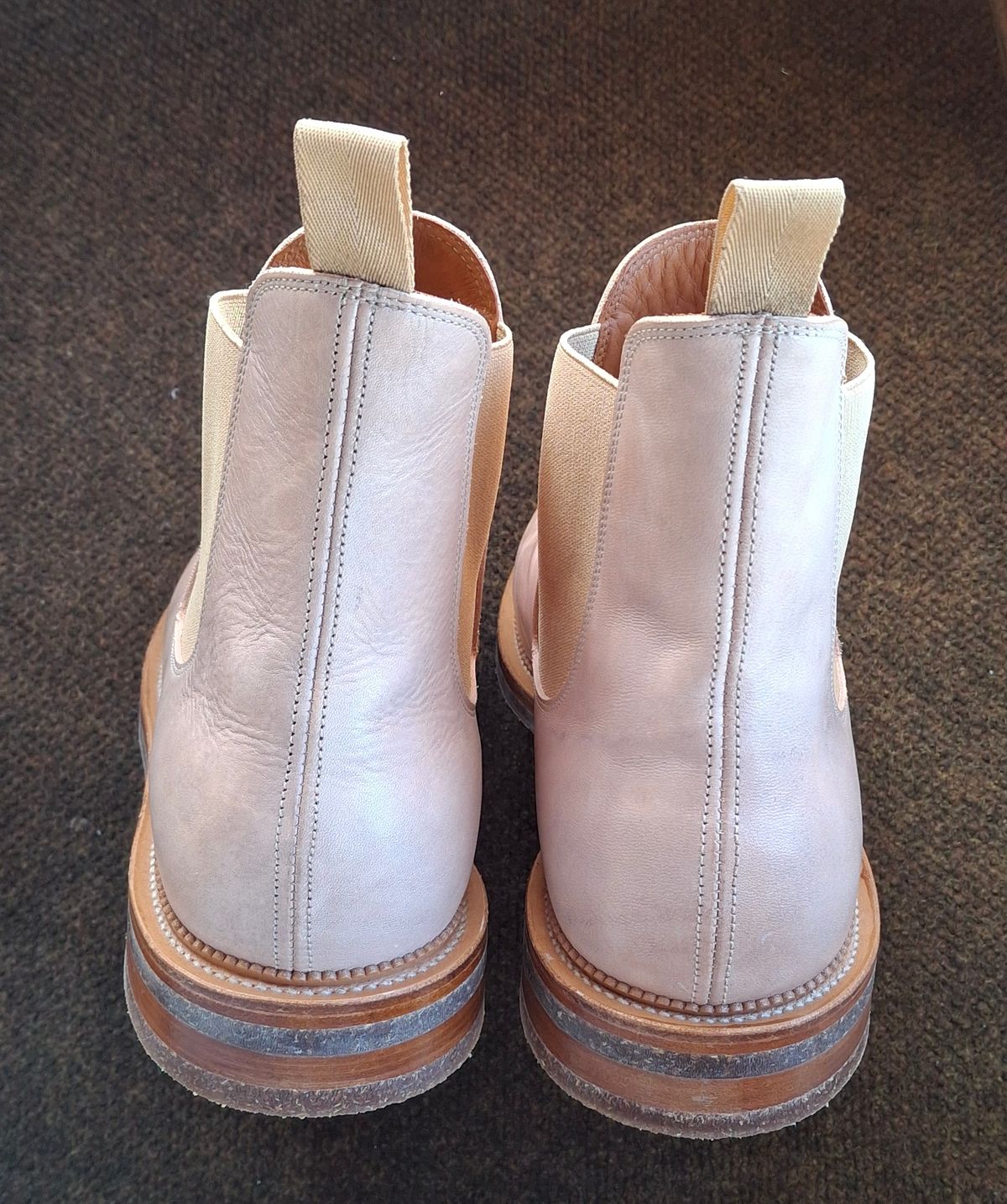Photo by Mark on October 29, 2024 of the Viberg Chelsea in Conceria 800 Champagne Washed Vachetta.
