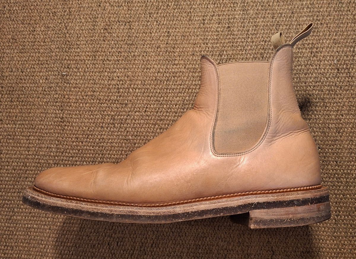 Photo by Mark on December 5, 2024 of the Viberg Chelsea in Conceria 800 Champagne Washed Vachetta.