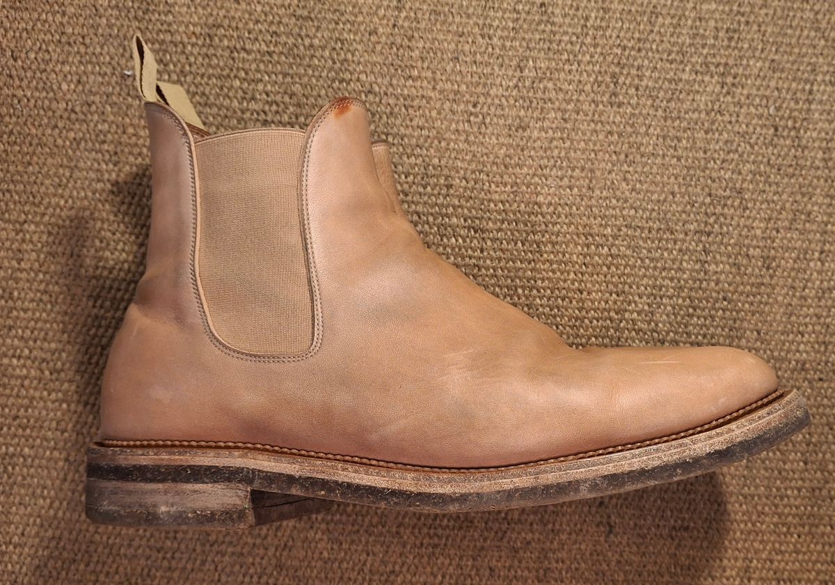 Photo by Mark on December 5, 2024 of the Viberg Chelsea in Conceria 800 Champagne Washed Vachetta.