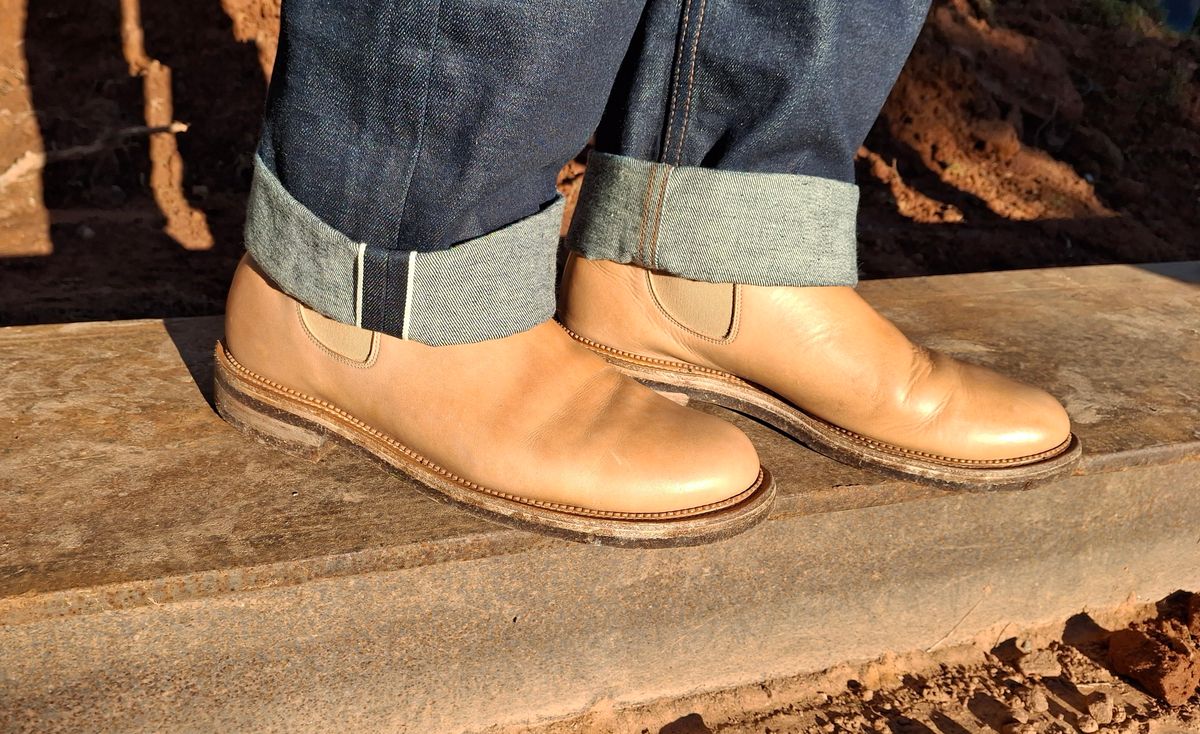 Photo by Mark on December 5, 2024 of the Viberg Chelsea in Conceria 800 Champagne Washed Vachetta.