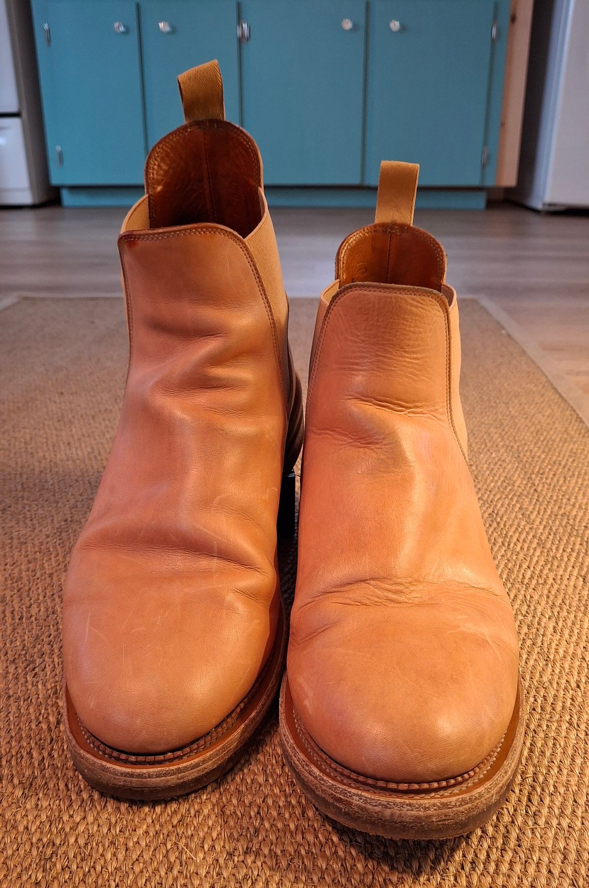 Photo by Mark on December 5, 2024 of the Viberg Chelsea in Conceria 800 Champagne Washed Vachetta.