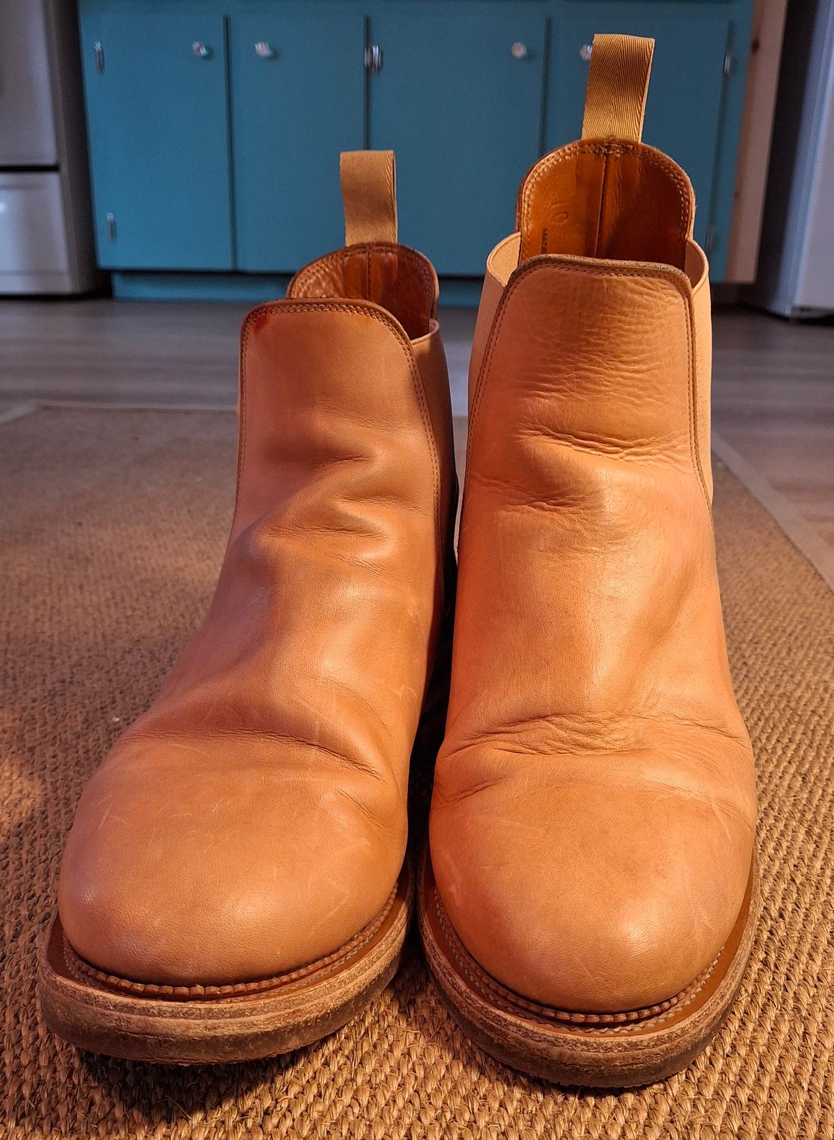 Photo by Mark on December 5, 2024 of the Viberg Chelsea in Conceria 800 Champagne Washed Vachetta.
