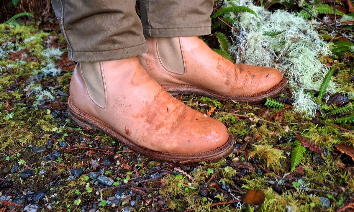 Photo by Mark on December 15, 2024 of the Viberg Chelsea in Conceria 800 Champagne Washed Vachetta.