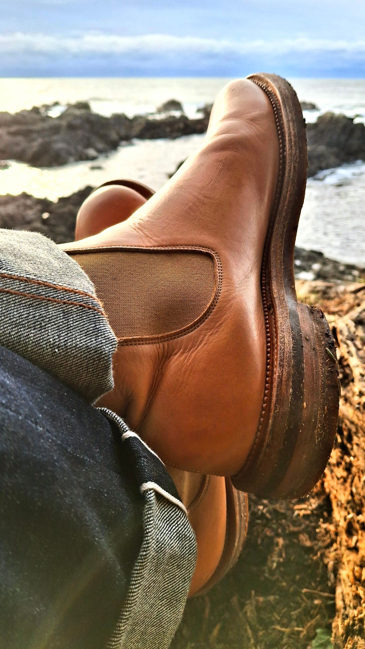 Photo by Mark on December 31, 2024 of the Viberg Chelsea in Conceria 800 Champagne Washed Vachetta.