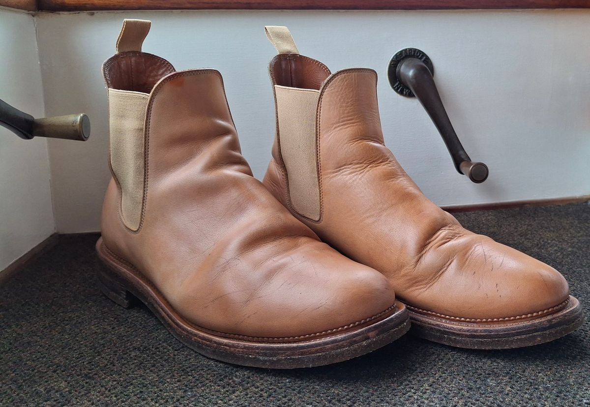 Photo by Mark on January 2, 2025 of the Viberg Chelsea in Conceria 800 Champagne Washed Vachetta.