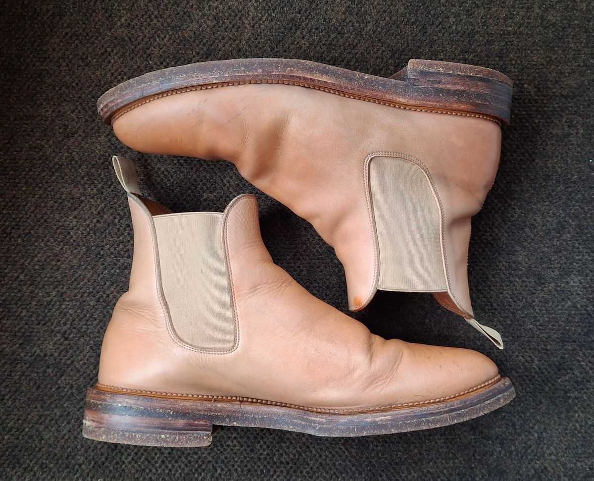 Photo by Mark on January 2, 2025 of the Viberg Chelsea in Conceria 800 Champagne Washed Vachetta.